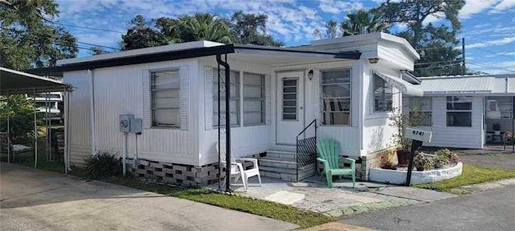 4741 66th Ln N #6 St. Petersburg, FL 33709