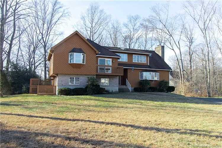 32 Green Field Lane North Haven, CT 06473