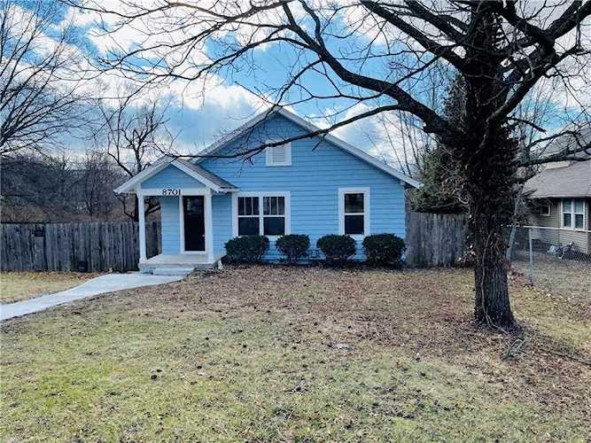8701 E 61st St Kansas City, MO 64129