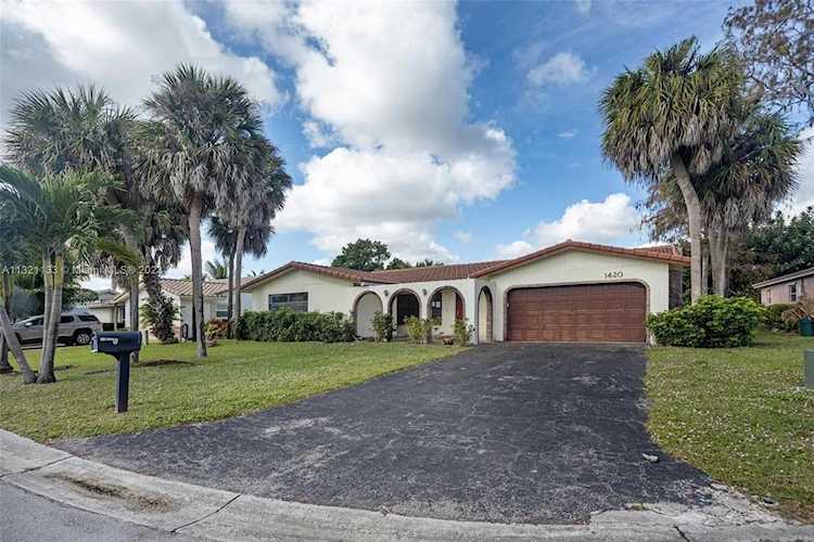 1420 NW 87th Ter Coral Springs, FL 33071