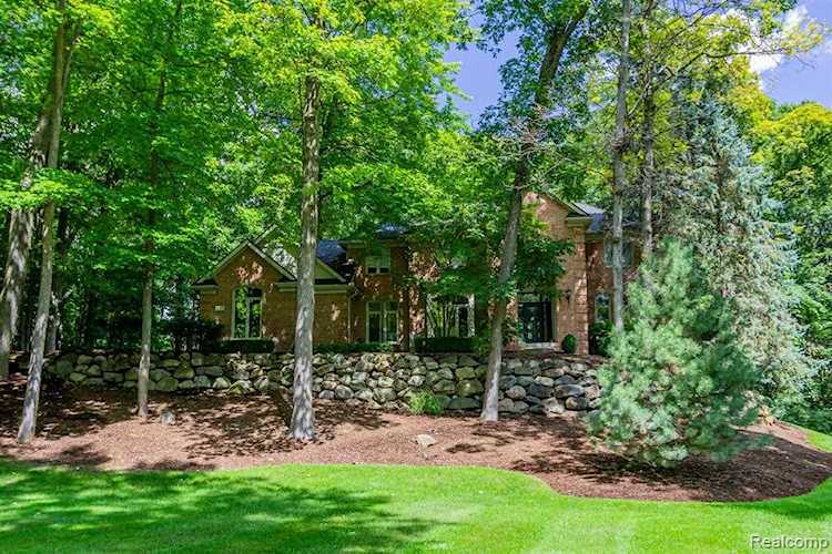 5059 Hilltop Clarkston, MI 48348