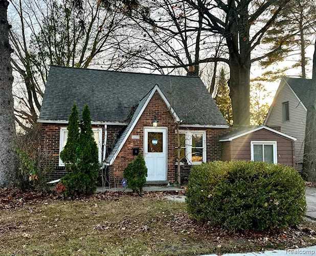21612 Harper Lake Ave, Saint Clair Shores, MI 48080 in Jefferson-Harper Superhghy|Macomb MLS# 60175721 Photo 1