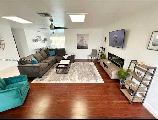 8001 NW 21st St Sunrise, FL 33322