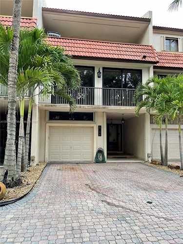 6146 Paradise Point Dr #6146 Palmetto Bay, FL 33157