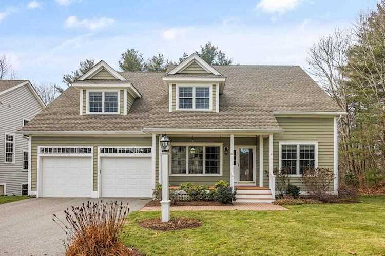 87 Mayflower Dr North Andover, MA 01845