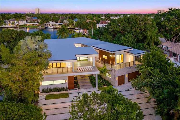 1204 Bayview Dr Fort Lauderdale, FL 33304
