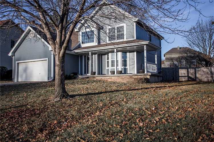 5752 Mccormick Dr Shawnee, KS 66226