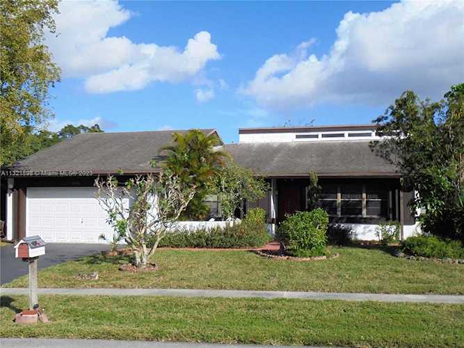 3240 NW 97th Ave Sunrise, FL 33351