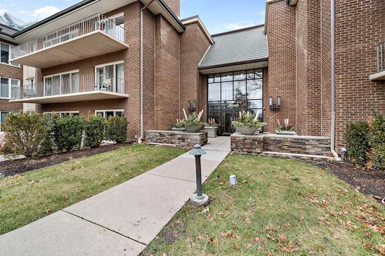 4 Oak Brook Club Dr #G302 Oak Brook, IL 60523