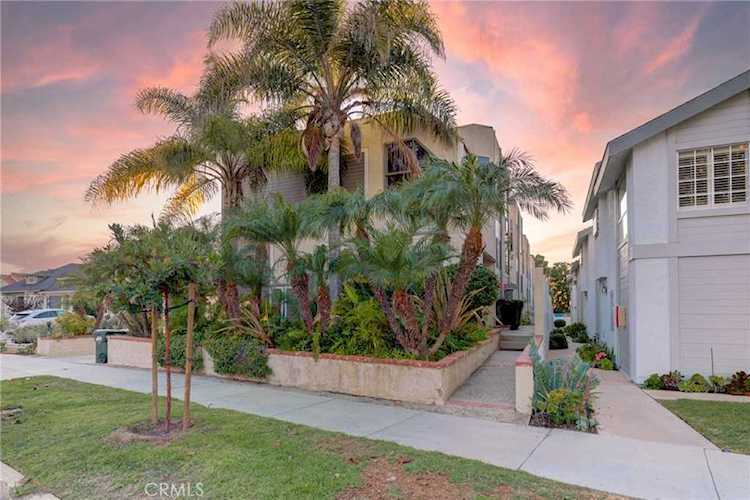 217 S Helberta Ave #4, Redondo Beach, CA 90277 | RubyHome Photo 1