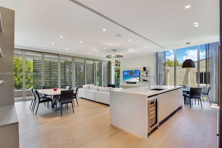 311 Meridian Ave #301 Miami Beach, FL 33139