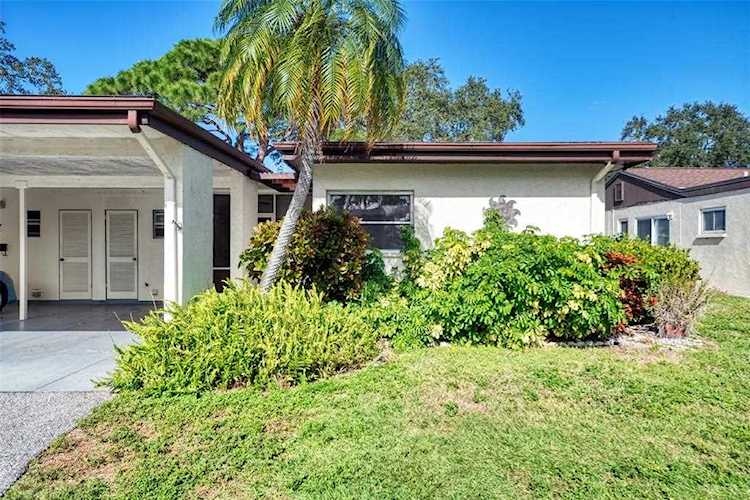 3533 Silver Pine Ct #81 Sarasota, FL 34231