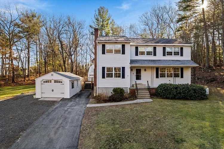 32 Red Gate Rd Tyngsborough, MA 01879