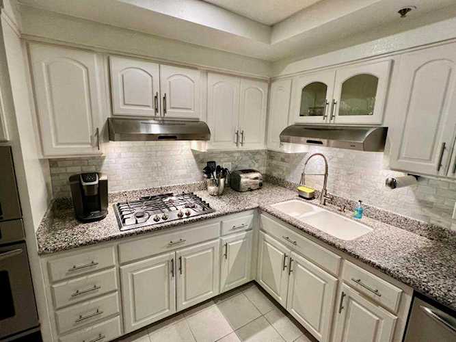 926 N Village Square Palm Springs, CA 92262