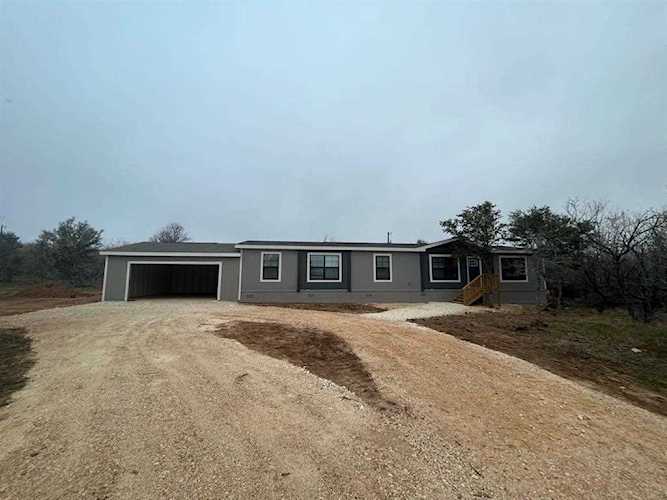 1460 Callihan RD Luling, TX 78648