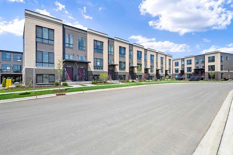 2235 Parkside Dr Schaumburg, IL 60173