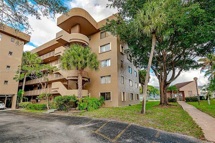 8030 Hampton Blvd #302 North Lauderdale, FL 33068