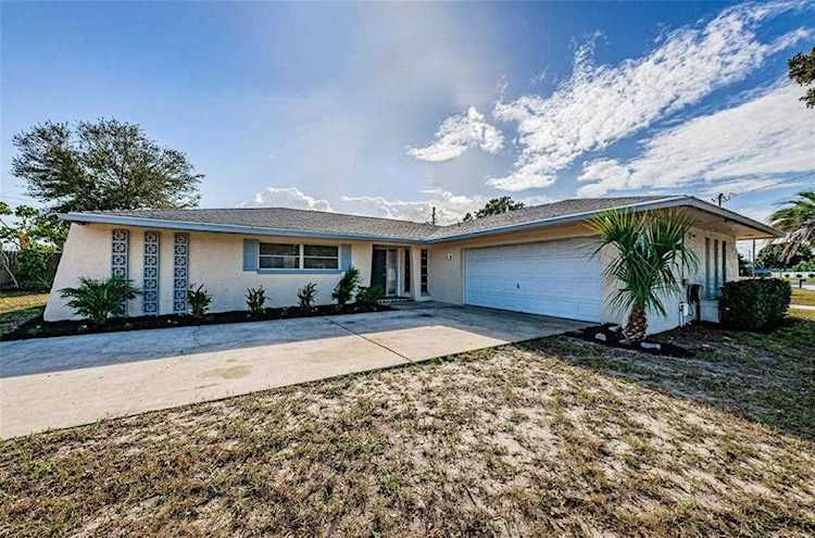 1599 Andover Dr Dunedin, FL 34698