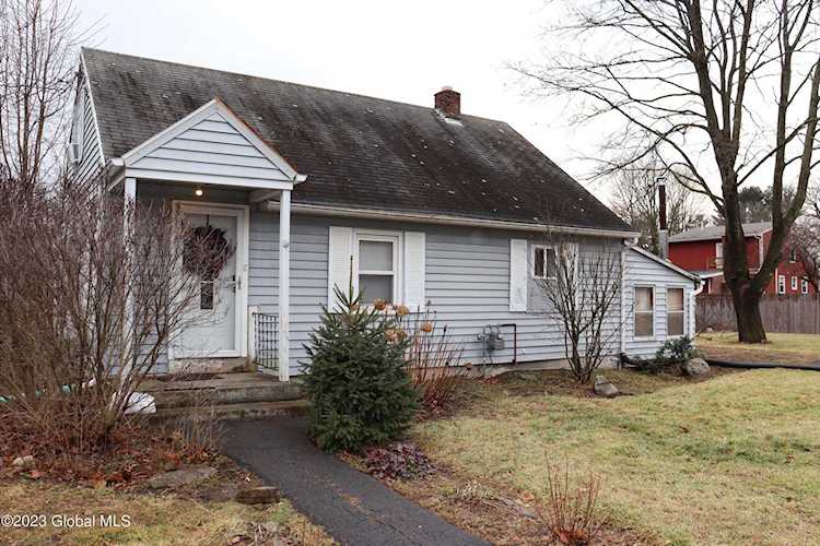 10 Van Wormer Dr Altamont, NY 12009