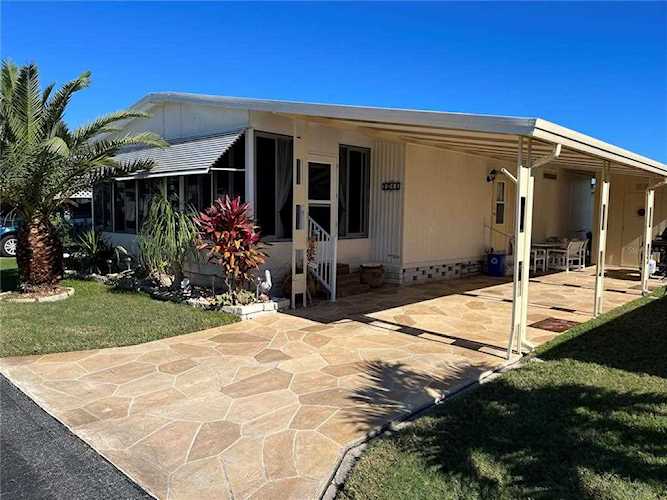 2044 Maui Dr Holiday, FL 34691
