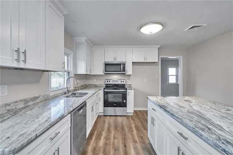 324 Mobile Dr Chesapeake, VA 23323 | MLS 10463569 Photo 1