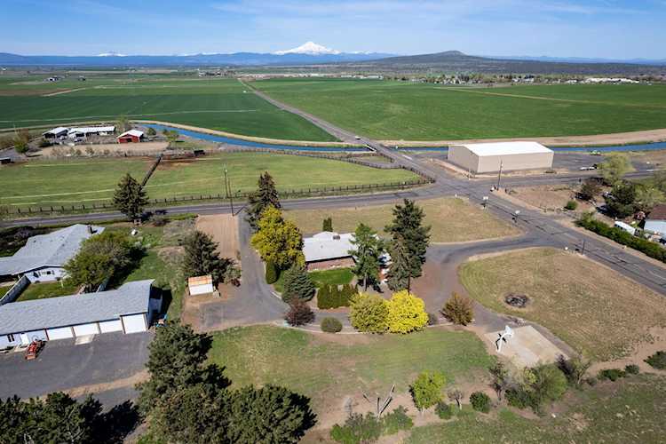 4027 SW Bear Dr Madras, OR 97741
