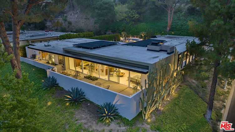 1960 Loma Vista Dr Beverly Hills, CA 90210