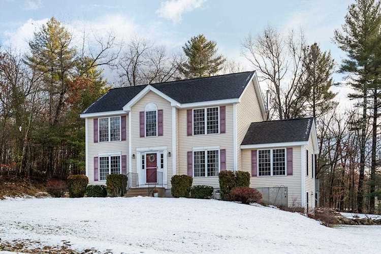 38 Burgess St Litchfield, NH 03052