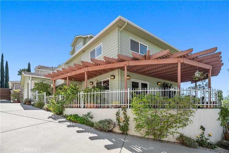 21466 Iglesia Dr Woodland Hills, CA 91364