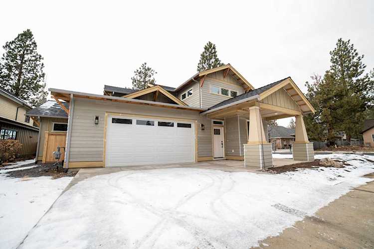 60873 Yellow Leaf St Bend OR 97702 | Poplar Park Home For Sale | MLS #220148009 Photo 1