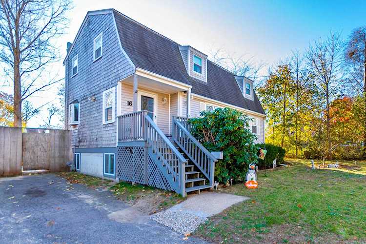 16 Blueberry Road Buzzards Bay, MA 02532