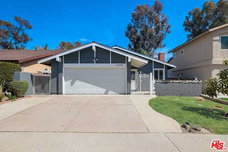 23302 Via Bahia Mission Viejo, CA 92691 | MLS 22154439 Photo 1