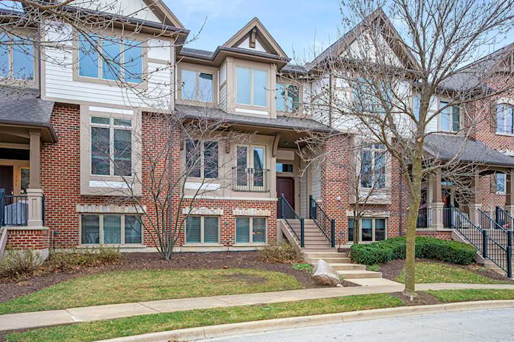 321 Brownstone Dr St. Charles, IL 60174