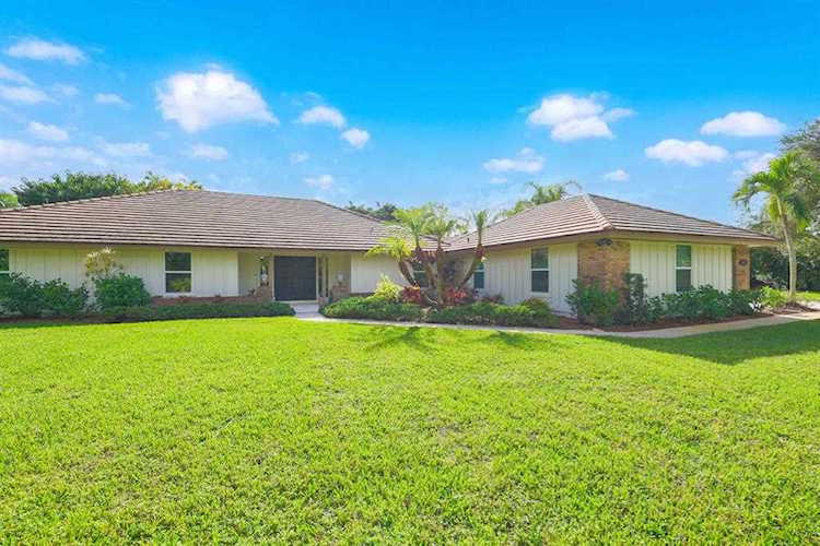8537 Estate Drive West Palm Beach, FL 33411