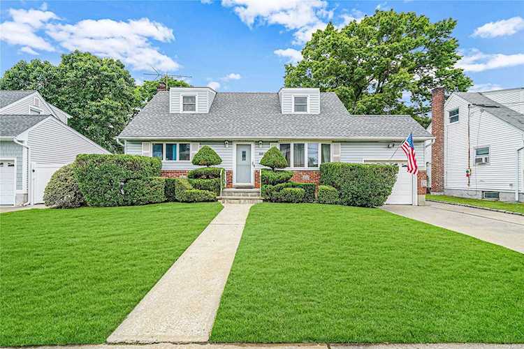2613 Falcon Street East Meadow, NY 11554