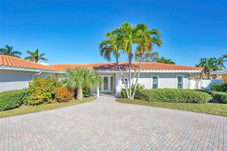 136 Bayside Dr Clearwater Beach, FL 33767