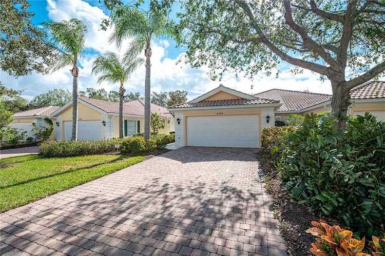 8069 Camminare Dr Sarasota, FL 34238