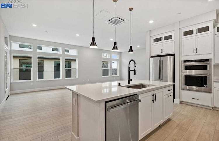 230 Waters Park Circle #302 San Mateo, CA 94403