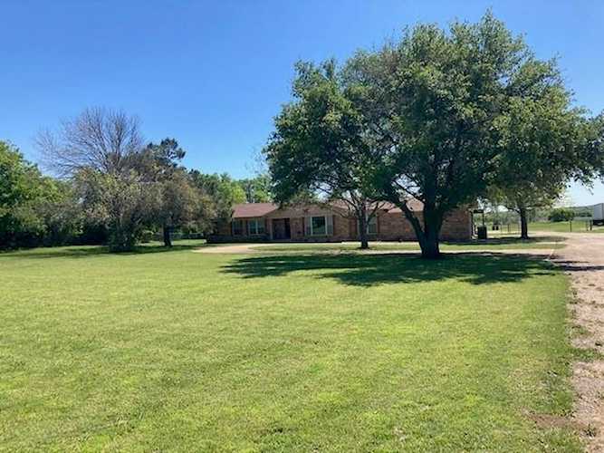 5501 Woodard Avenue Cleburne, TX 76033