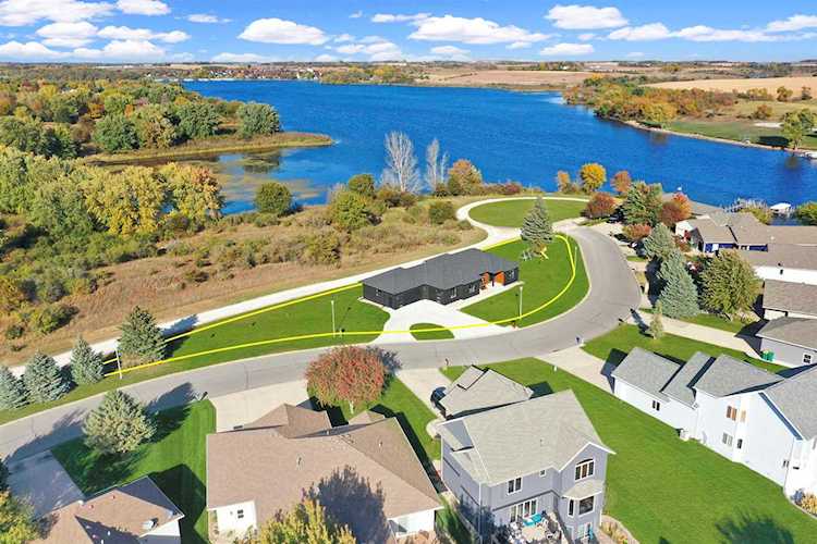 21 Hill Dr Milford, IA 51351