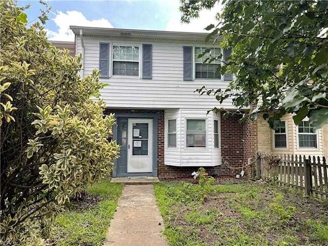 817 Biltmore Dr Virginia Beach, VA 23454