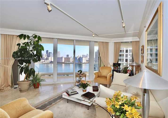 7000 Island Blvd #2102 Aventura, FL 33160