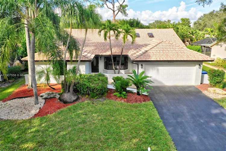8525 NW 49th Dr Coral Springs, FL 33067