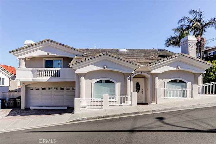1208 Mackay Ln in Redondo Beach, CA - MLS# SB22245852 Photo 1