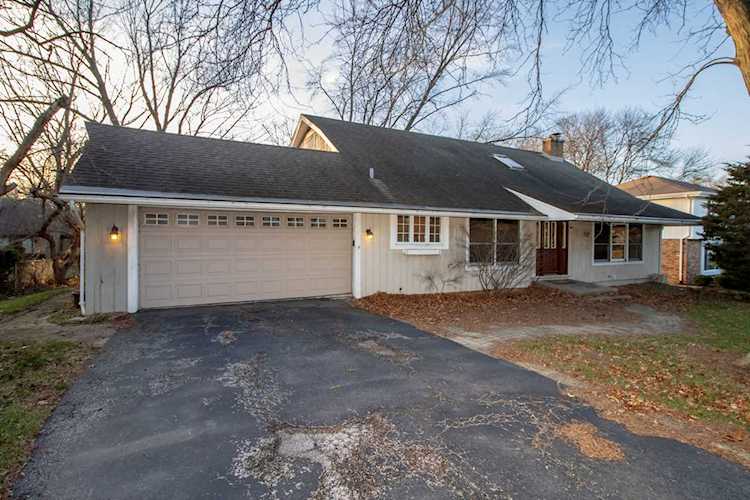 10S312 Hampshire Ln E Willowbrook, IL 60527