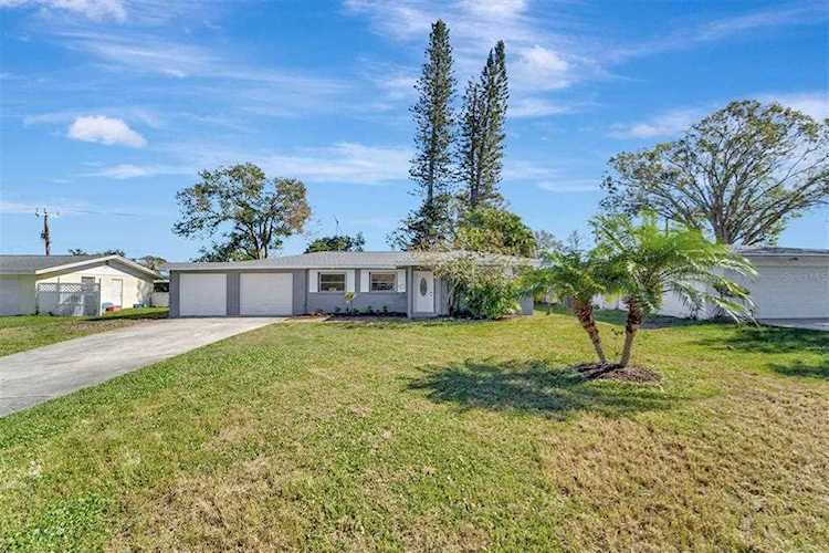 3247 S Lockwood Ridge Rd Sarasota, FL 34239