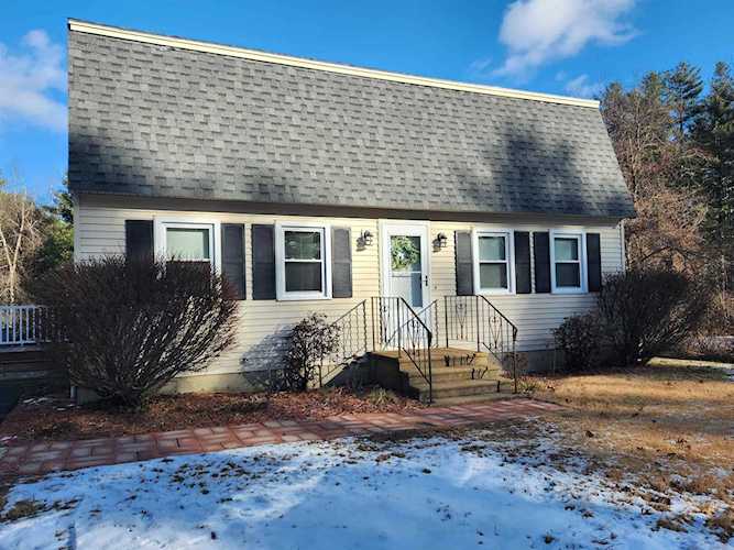 12 Edward Dr Concord, NH 03301