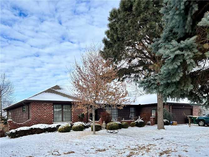 4908 Rosehill Dr Shawnee, KS 66216