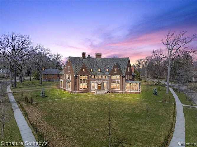 1830 Balmoral Dr Detroit, MI 48203