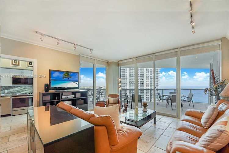 6301 Collins Ave #PH8 Miami Beach, FL 33141